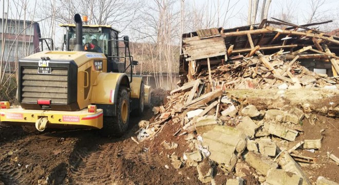 İnegöl de metruk binalar yıkıldı