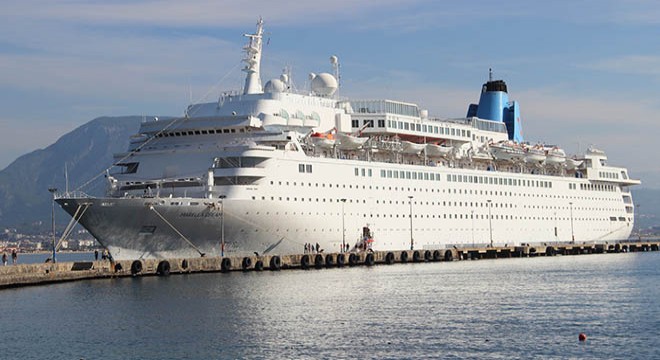 İngiliz turistleri taşıyan gemi Alanya'da