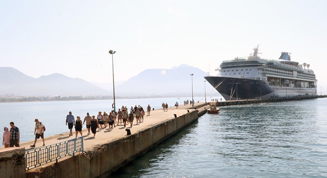 İngiliz turistler kruvaziyerle geldi