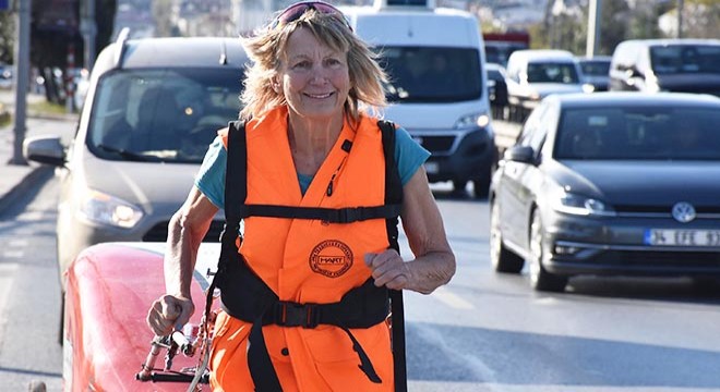 73 yaşındaki gezgin İstanbul'da yolculuğuna devam ediyor