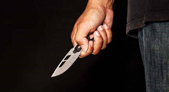 İnşaat işçisi evinde bıçaklanarak öldürülmüş olarak bulundu