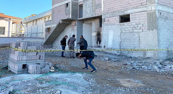 İnşaat önünde erkek cesedi bulundu