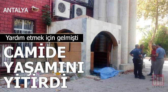 Yardım etmek için geldiği camide yaşamını yitirdi