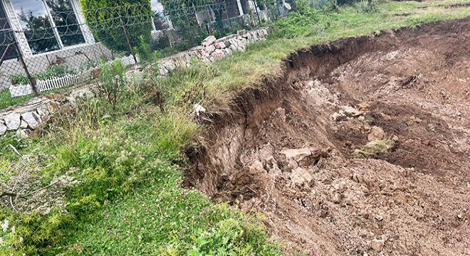 İnşaat çalışmasında toprak kayması korkuttu