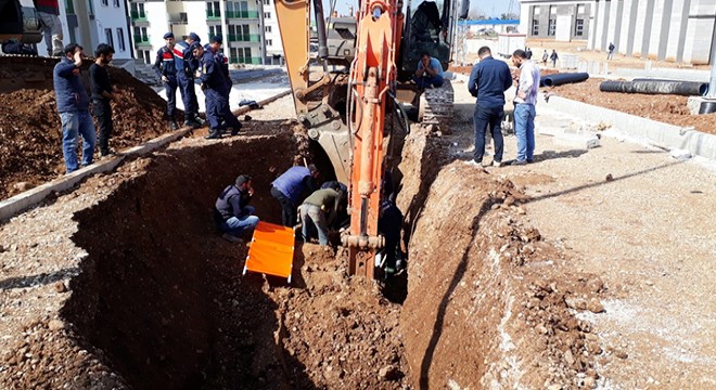 İnşaat kazısında göçük altında kalan işçi kurtarıldı