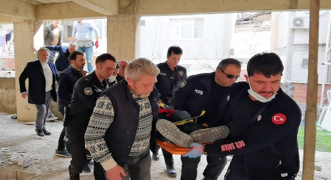 İnşaatın 3'üncü katından düşen usta ağır yaralandı