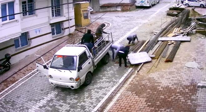 İnşaattan demirleri böyle çaldılar