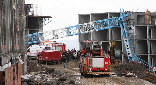 İnşatta kule vinç devrildi; operatör öldü