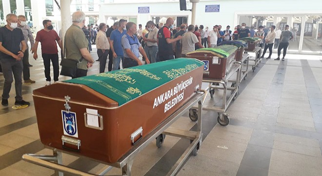 İntihar öncesi kravatla boğduğu kanser hastası eşiyle yan yana defnedildi