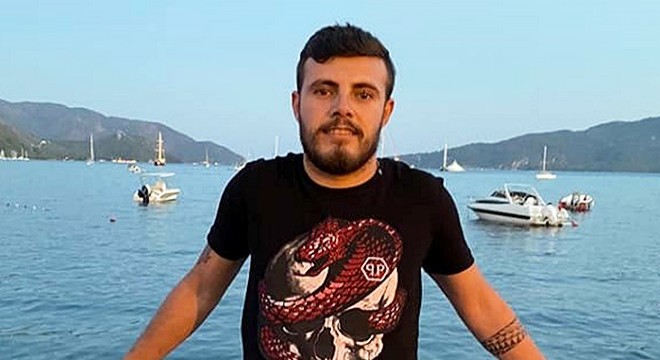 Kerim i  Antalya ya gezmeye gidiyoruz  diyerek aracına almış