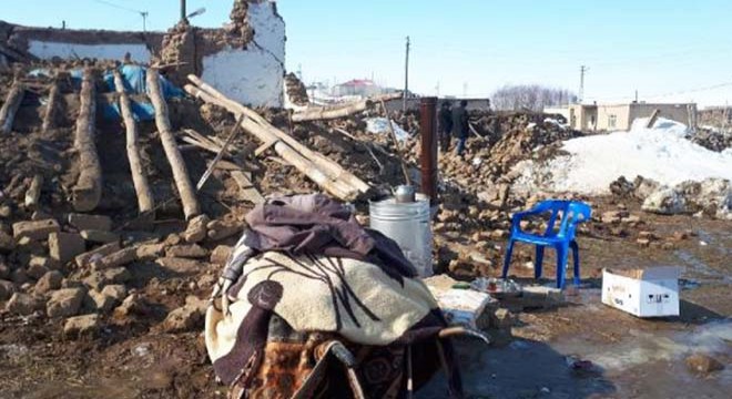 İran merkezli depremde Van'da ölenlerin sayısı 10'a çıktı