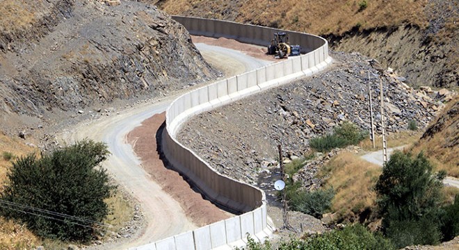 İran sınırına 43 kilometre beton duvar örüldü