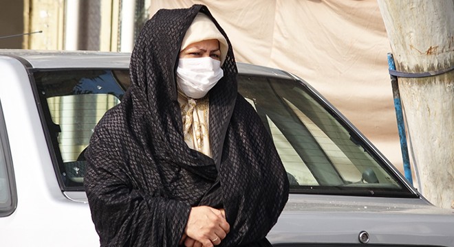 İran da koronavirüs paniği: Maskeyle geziyorlar