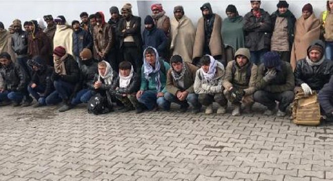 İran sınırında 132 kaçak göçmen yakalandı