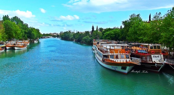 Irmağa düştü, itfaiye kurtardı