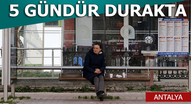 İş için Antalya'ya gelen Rus kadın otobüs durağında yaşıyor