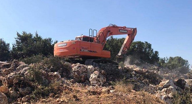 İş makineli kaçak kazıya suçüstü: 3 gözaltı