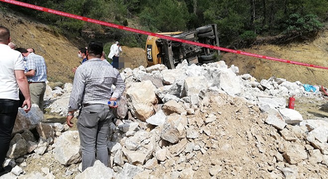 İş makinesi devrildi, operatör öldü