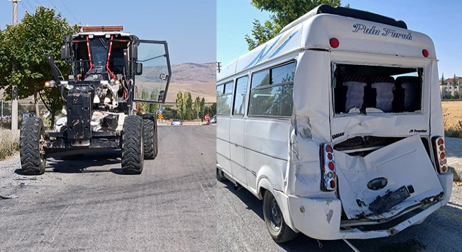 İş makinesi ile minibüs çarpıştı: 2 yaralı