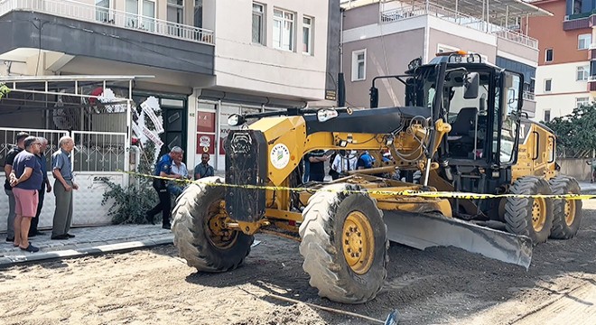İş makinesinin altında kalan işçi öldü