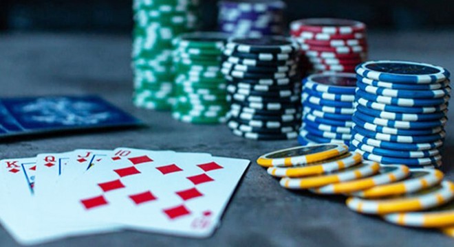 İş yerinde kumar oynayanlara baskın