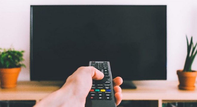 İş yerinden televizyon hırsızlığı kamerada