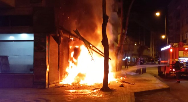 İş yerinin kundaklanma anı kamerada