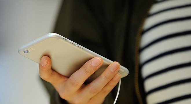 İş yerinin önünde uyurken cebinden telefonu çalındı