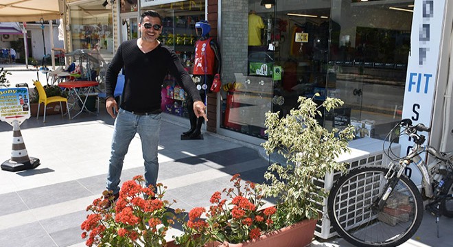 İş yerinin önündeki saksısı çalınan işletmeci: Böyle saçmalık olmaz