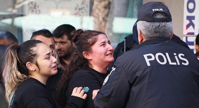 İş yerinin yanışını gözyaşlarıyla izlediler