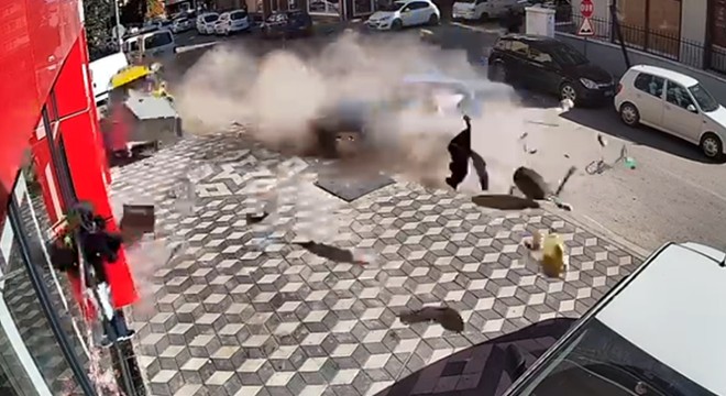 İş yerine 9 araç çarpan esnaf: Araba gözlüyoruz