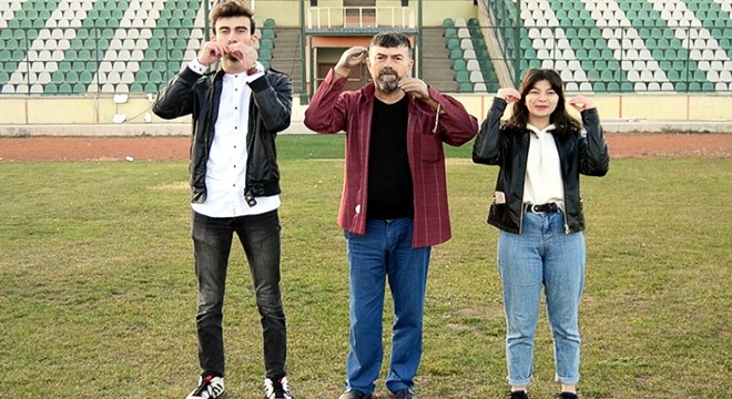 İşaret diliyle 'Hayat bayram olsa' klibi