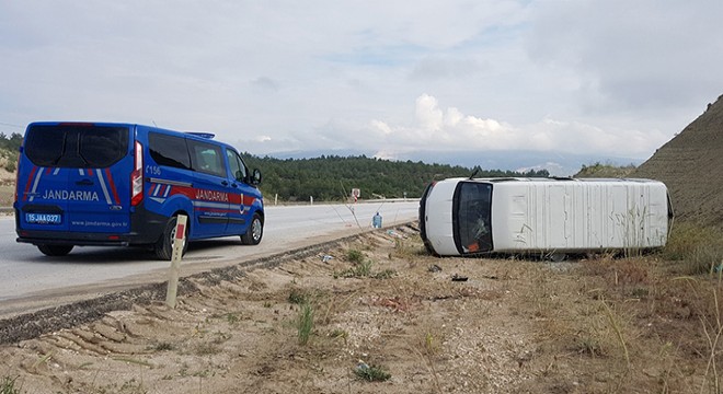 İşçi minibüsü devrildi: 9 yaralı