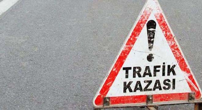 İşçi servisi, park halindeki TIR'a çarptı: 1 ölü, 15 yaralı