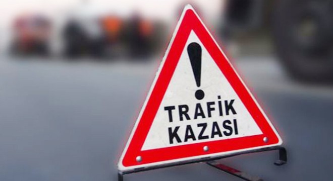 İşçi servisiyle kamyonet çarpıştı: 22 yaralı