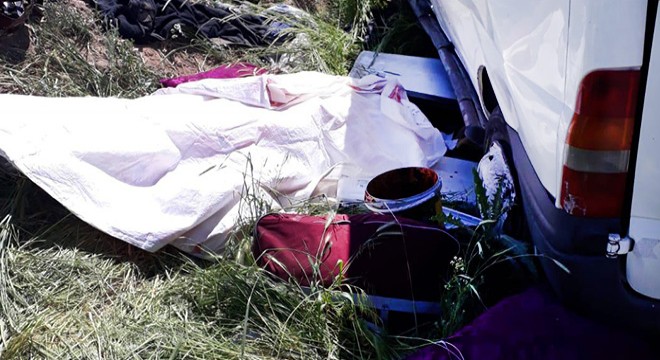 İşçileri taşıyan minibüs takla attı: 1 ölü, 7 yaralı