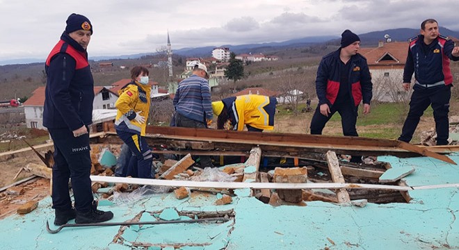 İşçilerin üzerine duvar devrildi: 2 yaralı