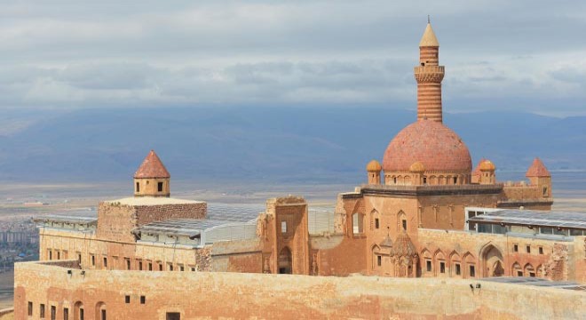 İshakpaşa Sarayı'na 100 bin ziyaretçi