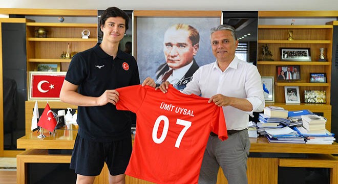 İşitme engelli millilerden Başkan Uysal'a ziyaret