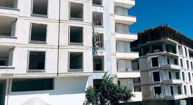 İskelenin halatı koptu, işçiler 3'üncü kattan düştü: 2 ölü, 2 yaralı