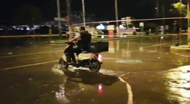 İskenderun'de deniz yükseldi, sahil yolu su altında kaldı