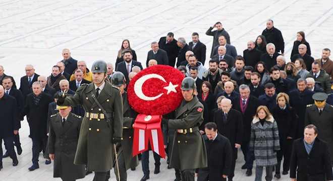 İsmet İnönü, mezarı başında anıldı