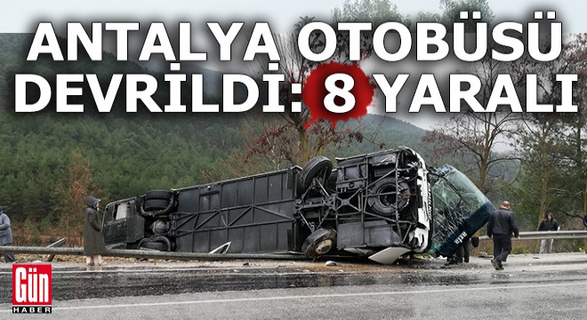 Isparta-Antalya yolunda otobüs devrildi: 8 yaralı