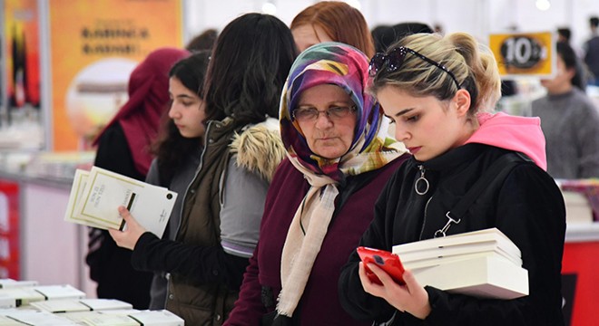 Isparta Kitap Fuarı na ziyaretçi akını