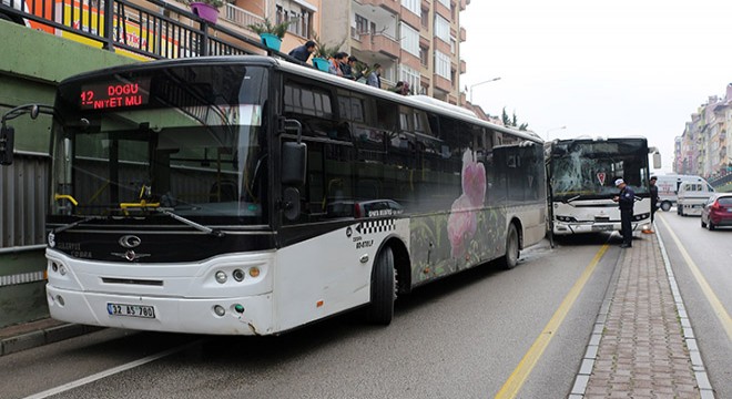 Isparta da otobüsler çarpıştı