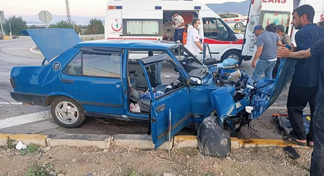 Isparta da otomobiller çarpıştı: 9 yaralı