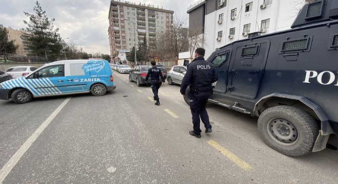 İşportacı zabıtaları bıçakladı; 2 yaralı