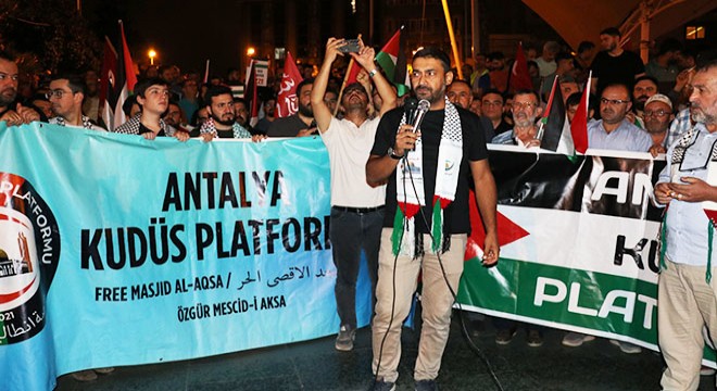 İsrail in Gazze ye saldırıları Antalya da  protesto edildi
