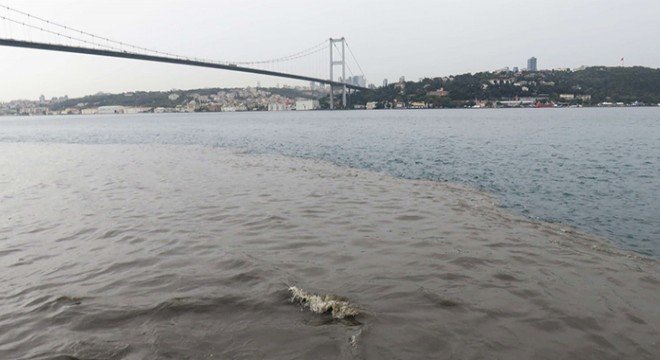 İstanbul Boğazı'na çamur aktı
