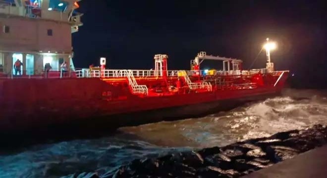 İstanbul Valiliği'nden karaya oturan tankerle ilgili açıklama